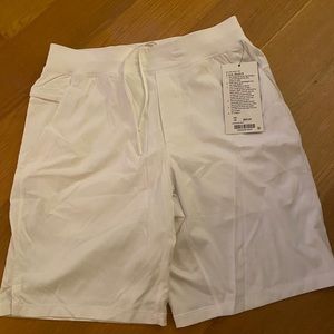 🍋 NWT Lululemon T.H.E. Short size M White NEW 🍋